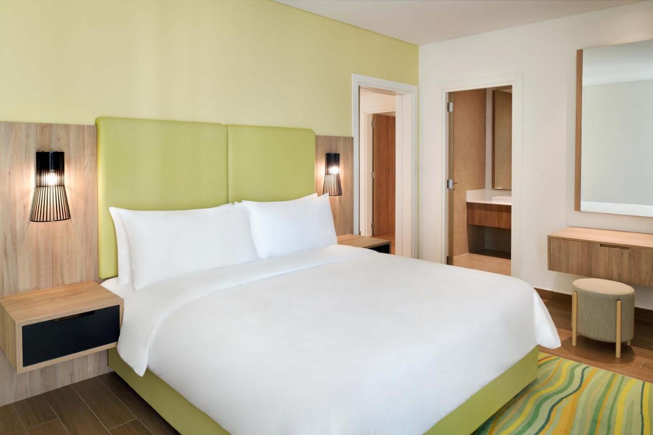 Element By Westin City Center Doha Exteriör bild A typical bedroom at an extended stay hotel