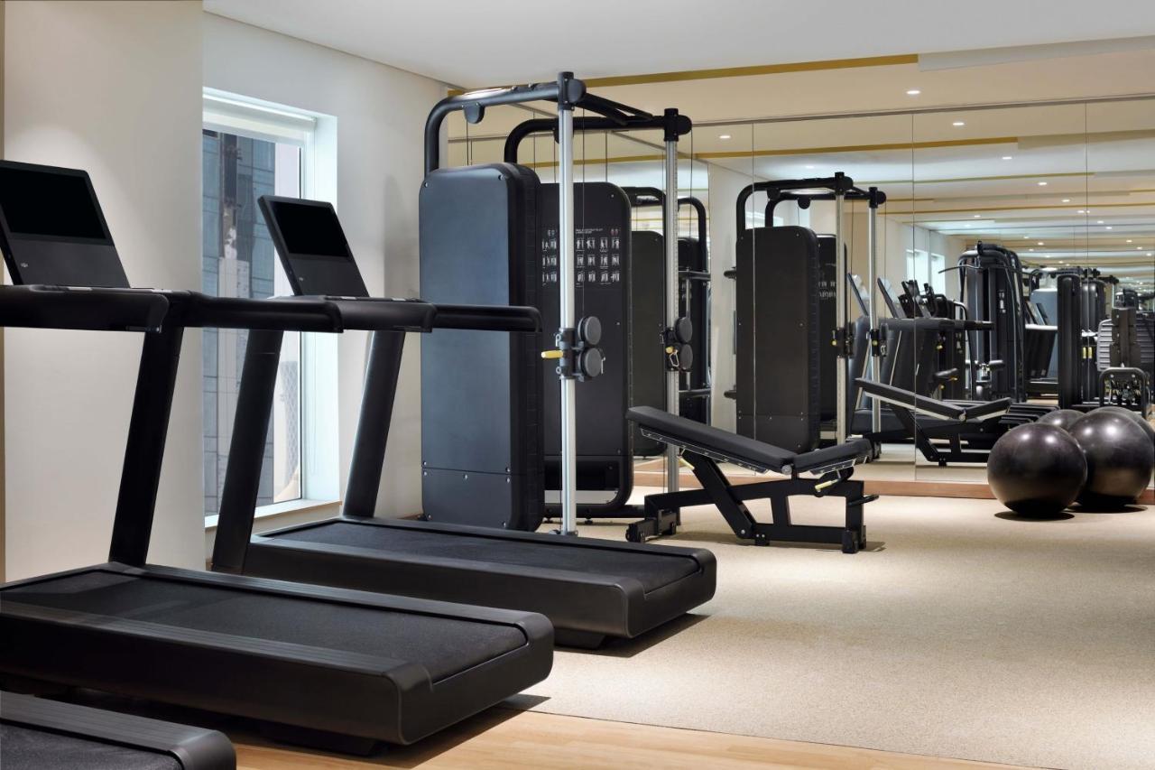 Element By Westin City Center Doha Exteriör bild The gym at The Dorchester