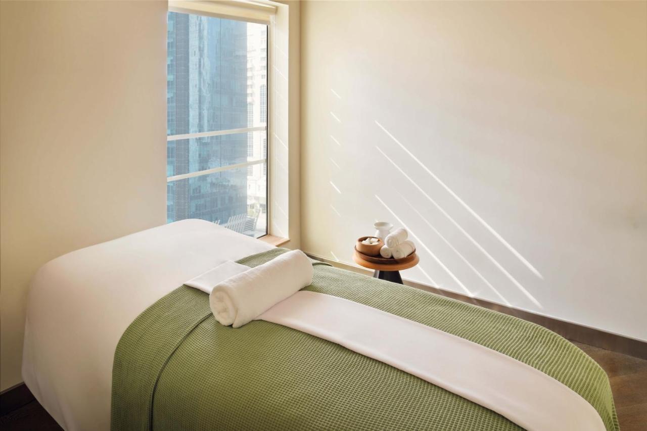 Element By Westin City Center Doha Exteriör bild A massage bed