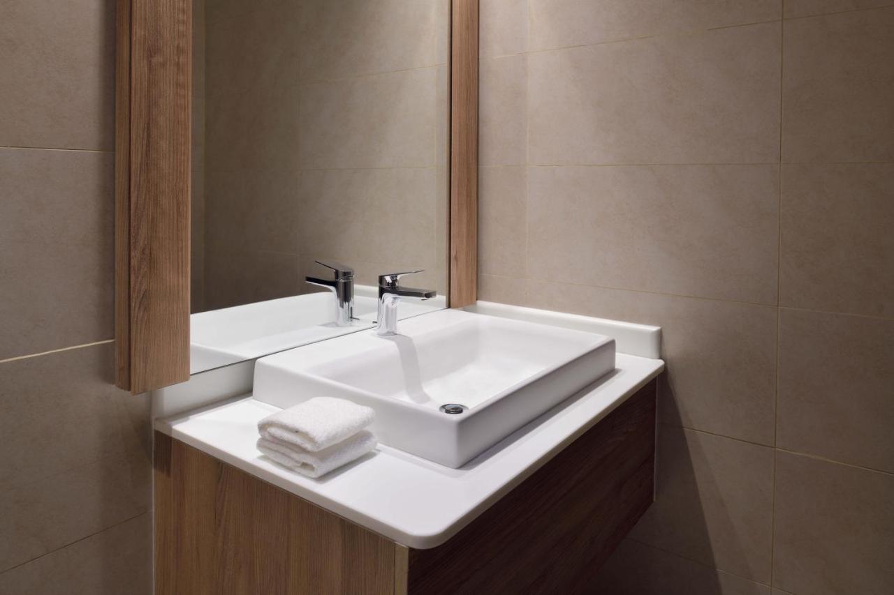 Element By Westin City Center Doha Exteriör bild A washbasin