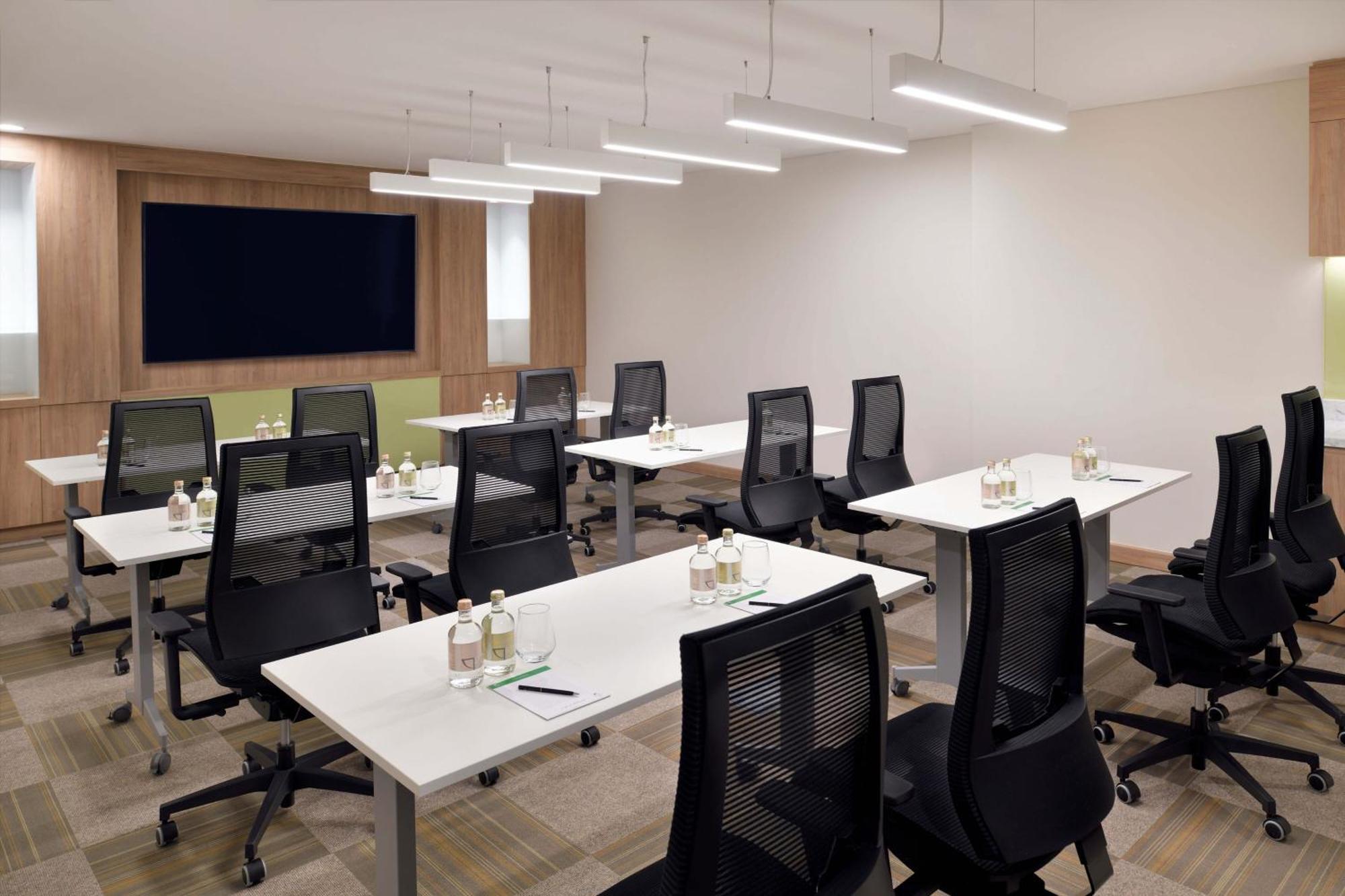 Element By Westin City Center Doha Exteriör bild Meeting room at the hotel